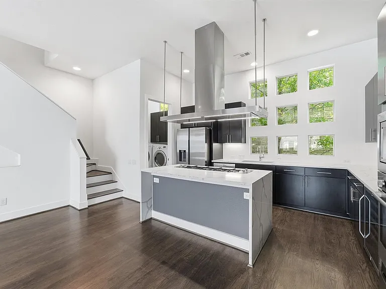 2338 Commerce St — Photo 17