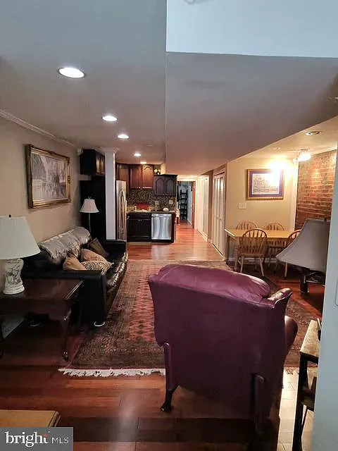 1 bed, 1.0 bath, 840 sqft, $2,100 — Photo 2