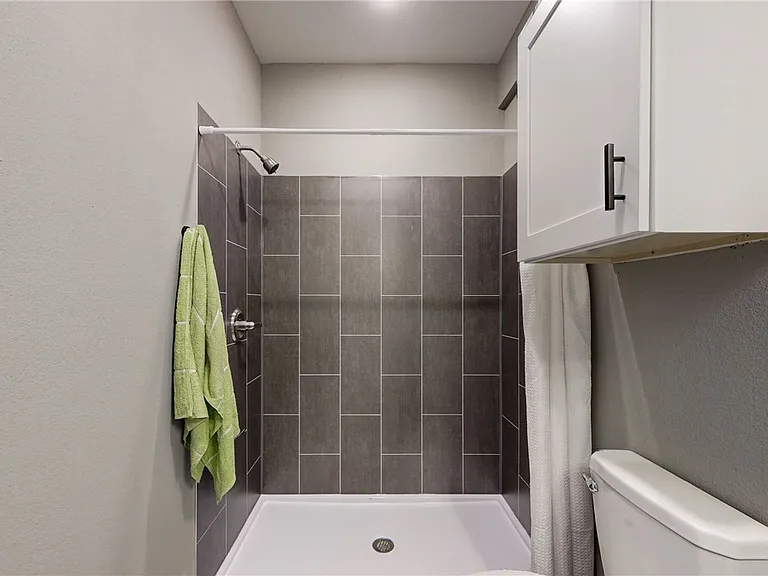 101 W 33rd St #306 — Photo 14