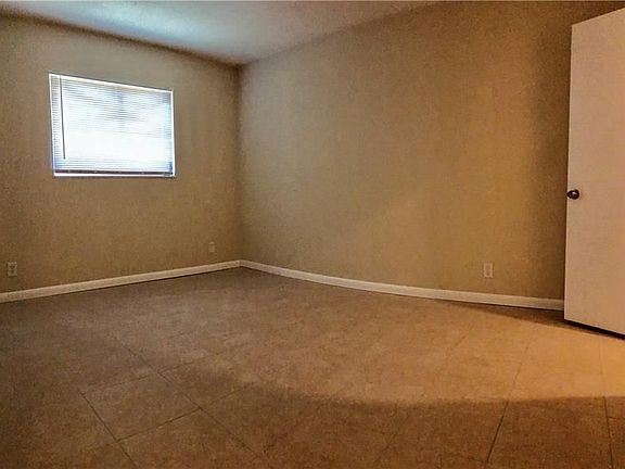 4th image of 510 SE 12th Ct #1