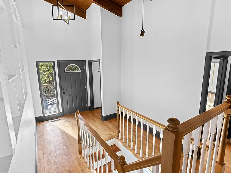 940 Signal Rd — Photo 8