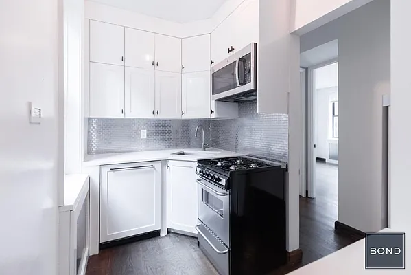 Rented by Bond New York | media 31