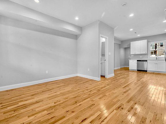 5th image of 1602 Carswell St