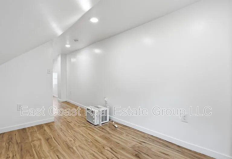 316 N High St — Photo 23
