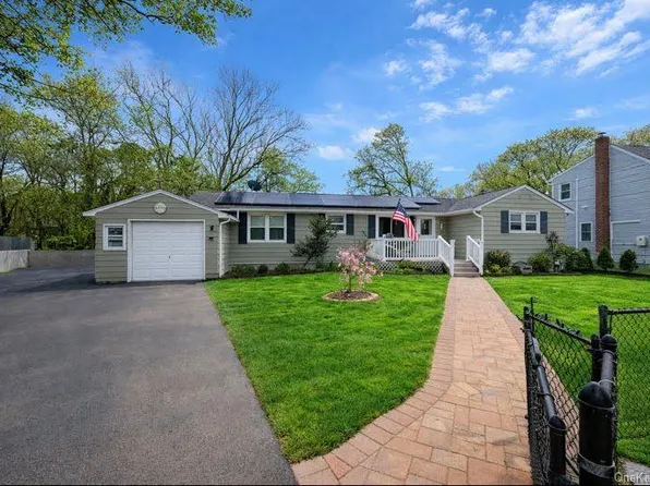 162 Parkwood Drive, Shirley, NY 11967