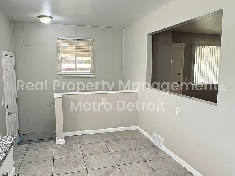 22706 Hillock Ave — Photo 6