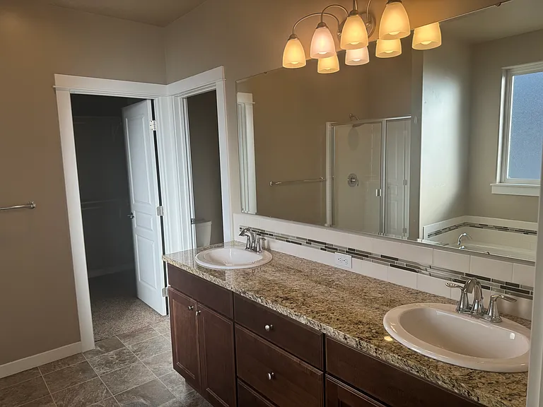 1298 N Tyra Ave — Photo 14