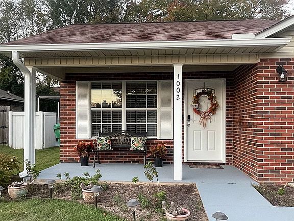 2nd image of 1002 Jordan Ln
