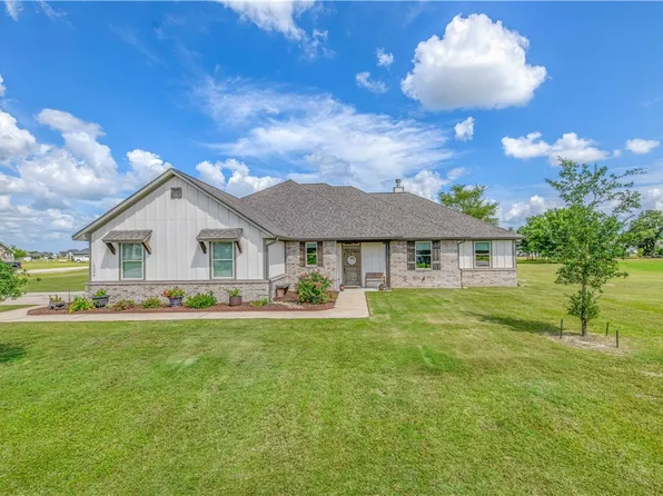 10398 Bourbon Ln, Bryan, TX 77808