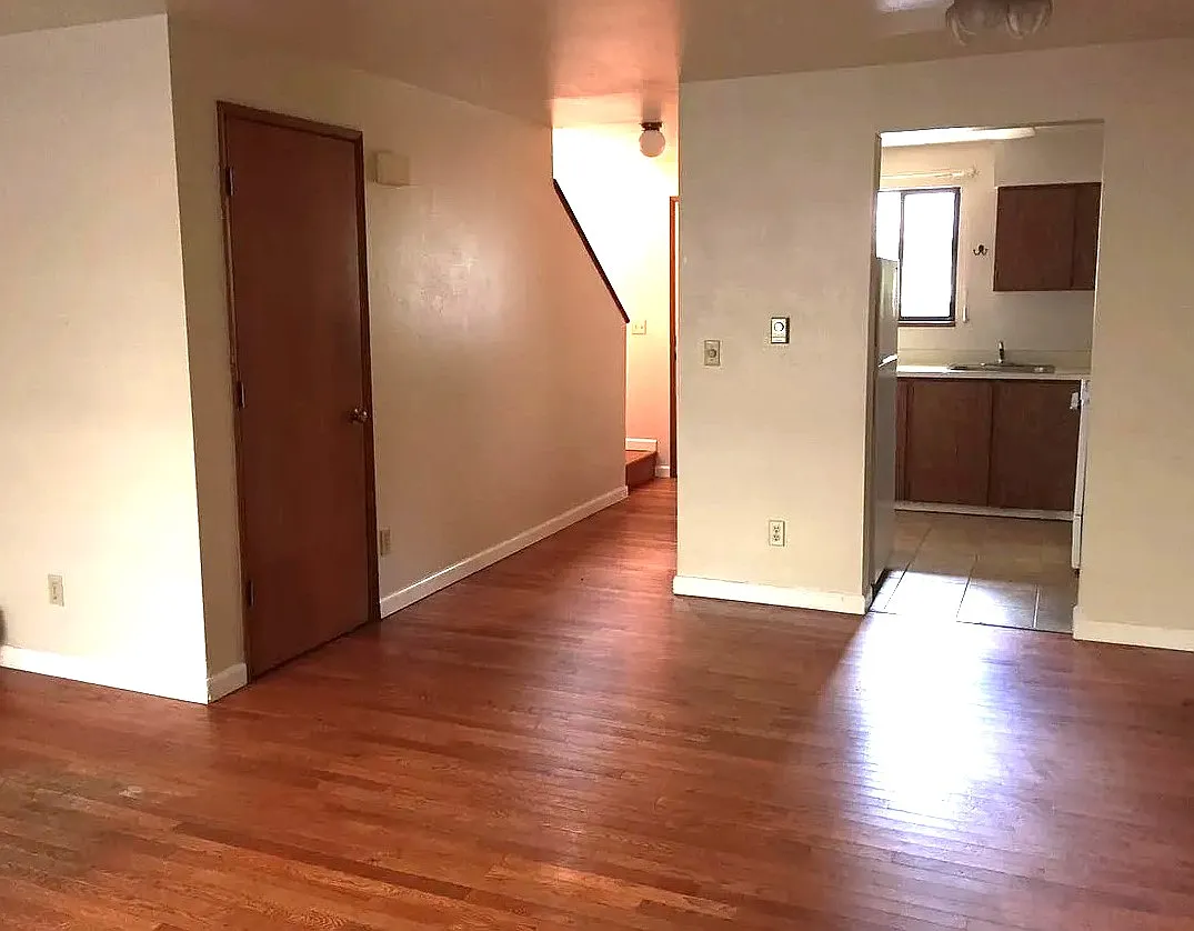 8606 23rd Ave NE Seattle WA 98115 - LCG - 1 — Photo 2