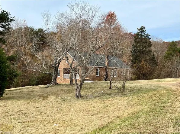 212 Mayo Mountain Rd, Mayodan, NC 27027