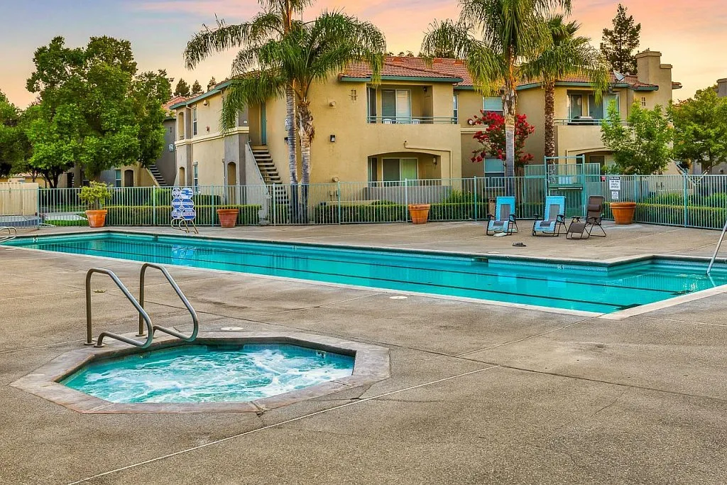 5201 Laguna Oaks Dr Unit 87 photo 1