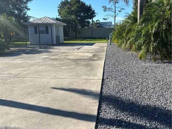 5890 Maplewood Ct., FORT MYERS, FL 33905