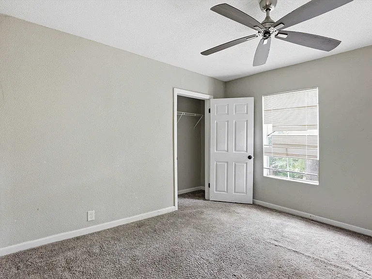 719 Dent St — Photo 10