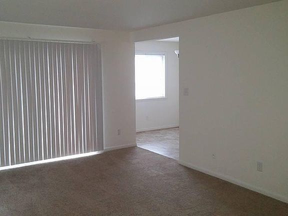4th image of 225 Thoreau Cir APT A