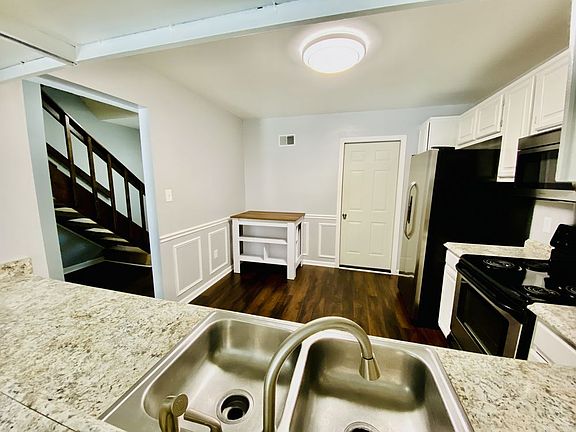 3rd image of 4821 Tunlaw Ct