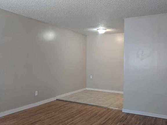 5th image of 2140 Barclay St #104