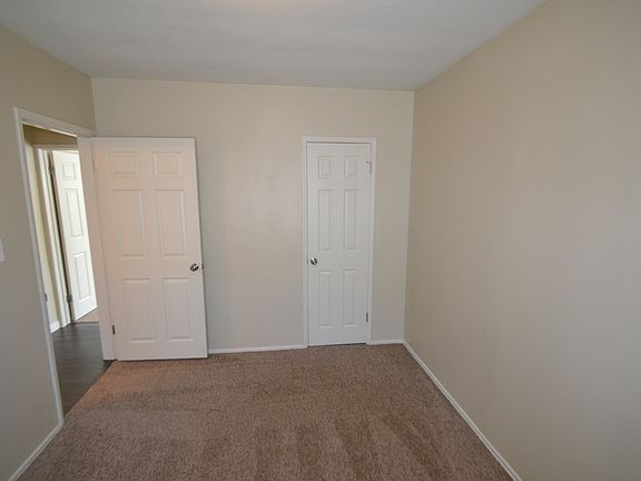 5th image of 11242 Pine Ave