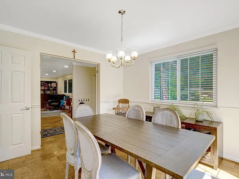 8527 Parliament Dr — Photo 10