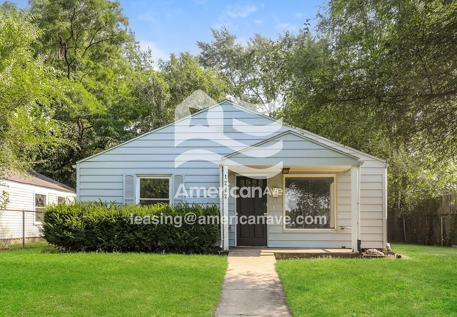 3 bed, 1.0 bath, 1008 sqft, $1,297 — Photo 1