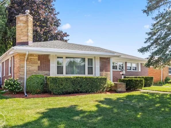 22325 Benjamin St, Saint Clair Shores, MI 48081