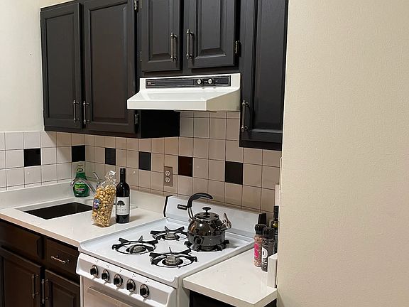 2nd image of 409 W 39th St APT 3C