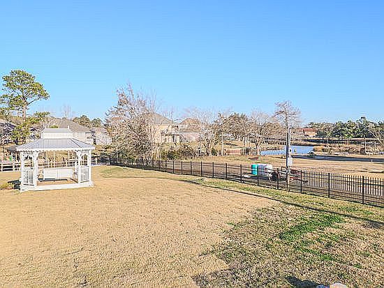 3rd image of 704 Holly Hills Dr
