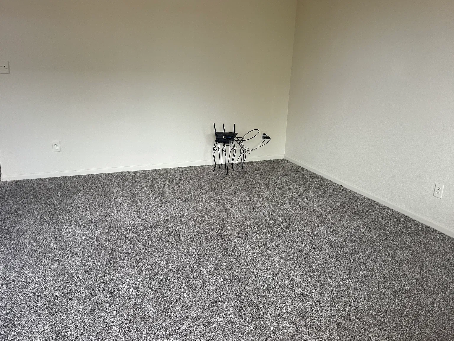 2 bed, 1.5 bath, 849 sqft, $1,100 — Photo 2