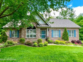 9701 Grandin Woods Rd, Jeffersontown, KY 40299