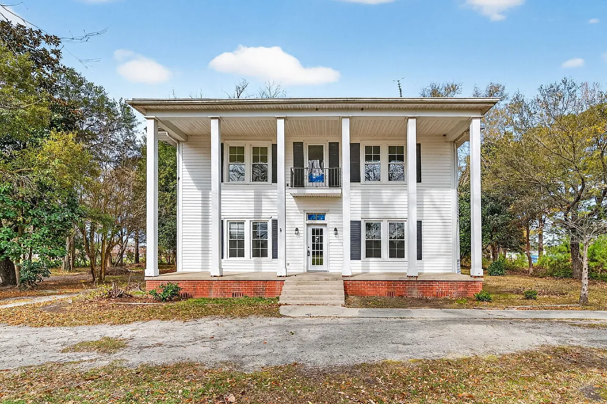 Building Photo - 409 Meadow Rd