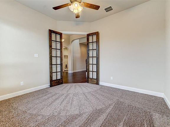 5th image of 613 Ravenwood Dr