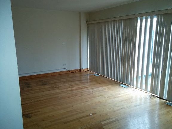 3rd image of 6755 N Monticello Ave