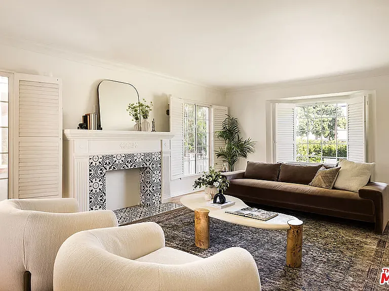 2 bed, 1.5 bath, 1410 sqft, $4,500 — Photo 1