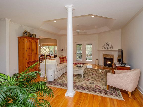 4th image of 2416 Cardigan Dr