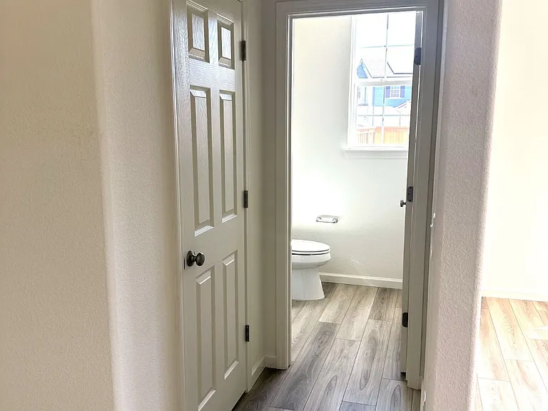 621 Cogburn Cir — Photo 9