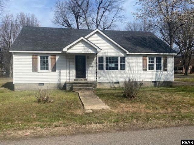 1st image of 636 Foster St