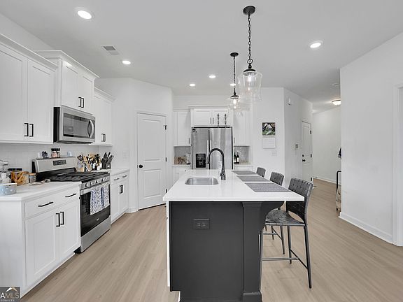 5th image of 2936 Edgemont Ln