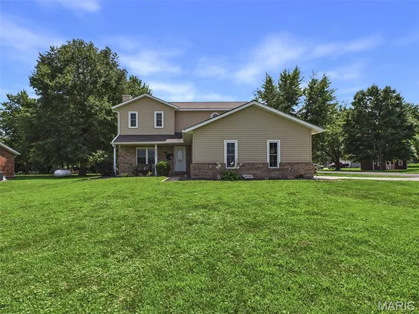 8504 Country Ln, Troy, IL 62294