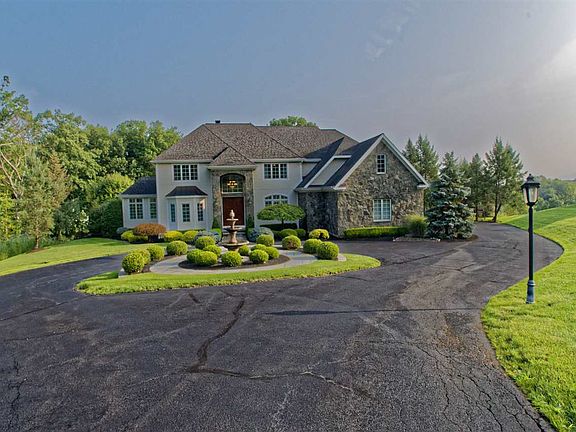 3rd image of 11 Stoneridge Dr