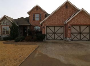 4302 W Woodview Dr, Rogers, AR 72758