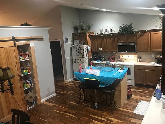 Kitchen-Maple w/mocha glz.