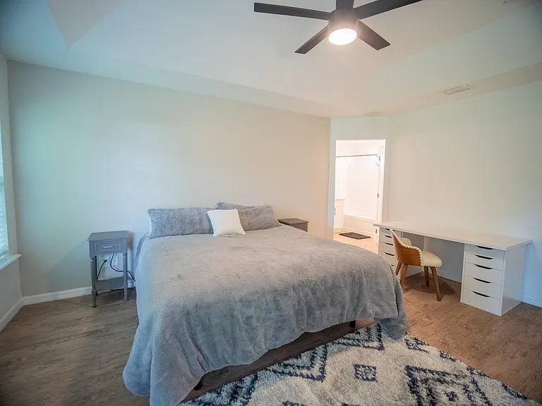 315 SE Lindale Gln — Photo 35