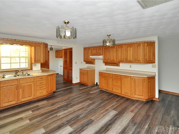 4th image of 11 Woodside Dr