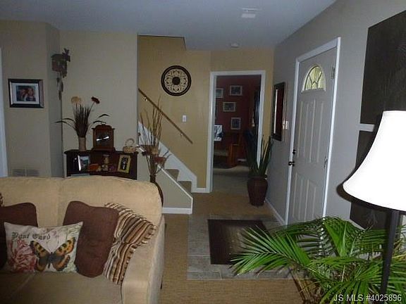 2nd image of 502 Knollwood Ct