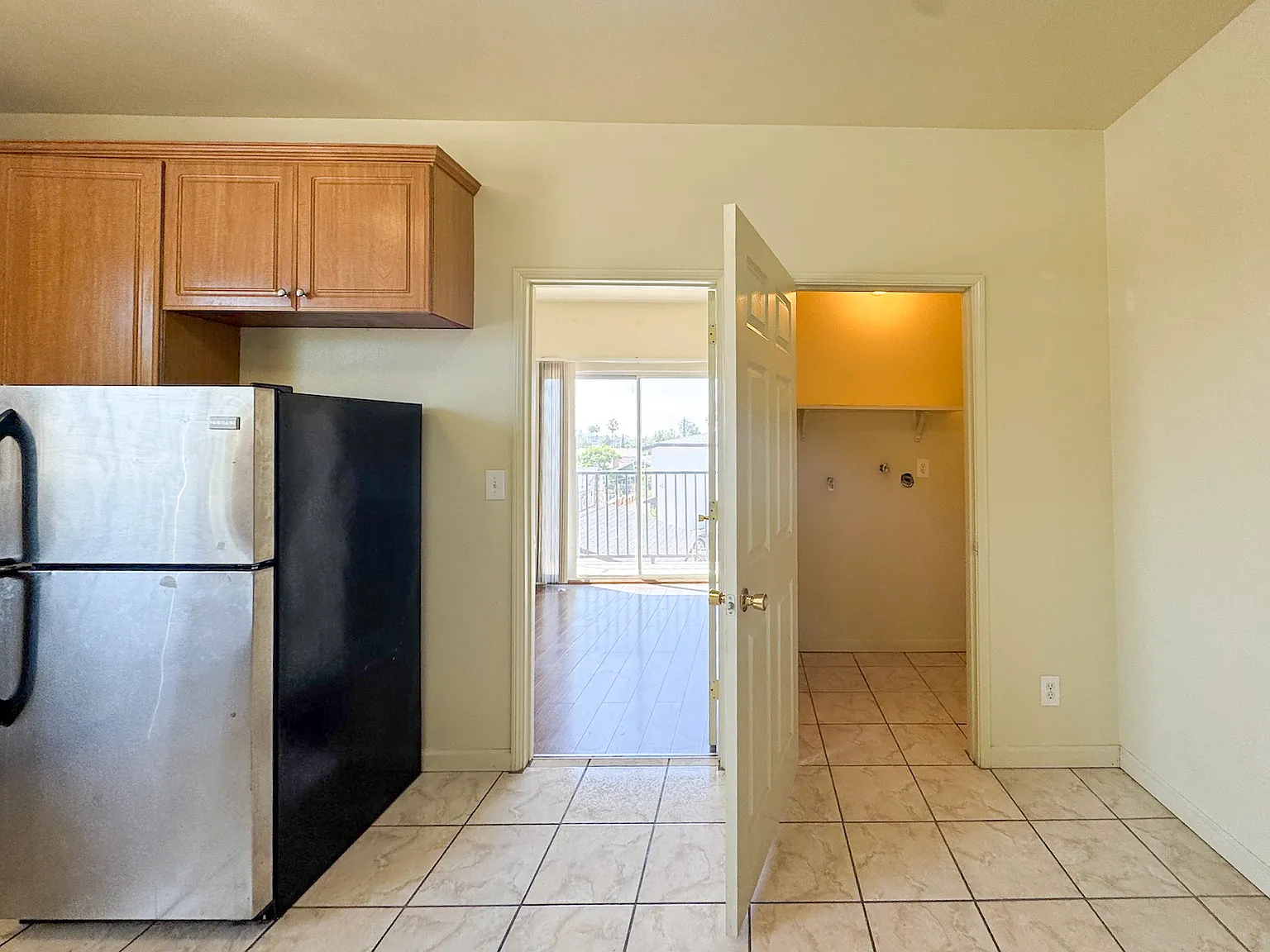 5 bed, 1800 sqft, $4,995 — Photo 4