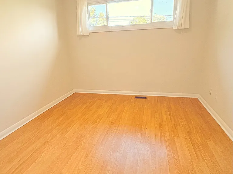 319 Dovedale Dr — Photo 9