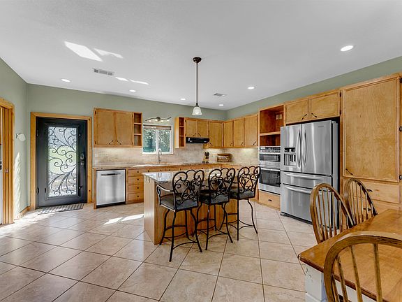 4th image of 1108 S Lakeside Drive