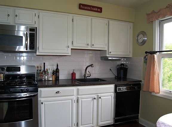 2nd image of 52 Beekman Ave