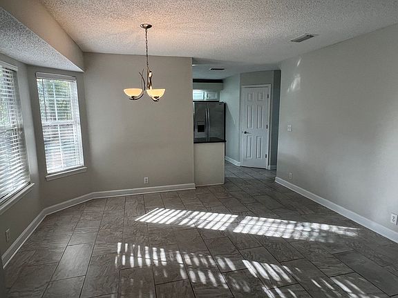 5th image of 307 Old Mill Dr