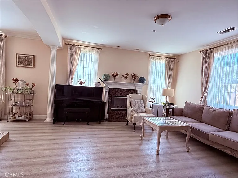 18 Alice St #B — Photo 4